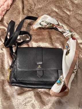 Fossil Black Leather Crossbody Bag Gold Hardware Everyday Purse 🖤
